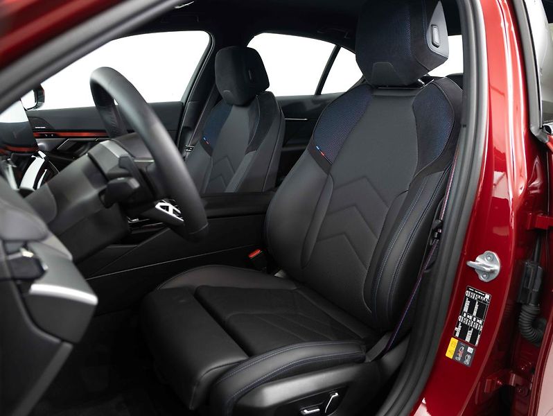 BMW Řada 5 550e xDrive - fotka 18 z 22