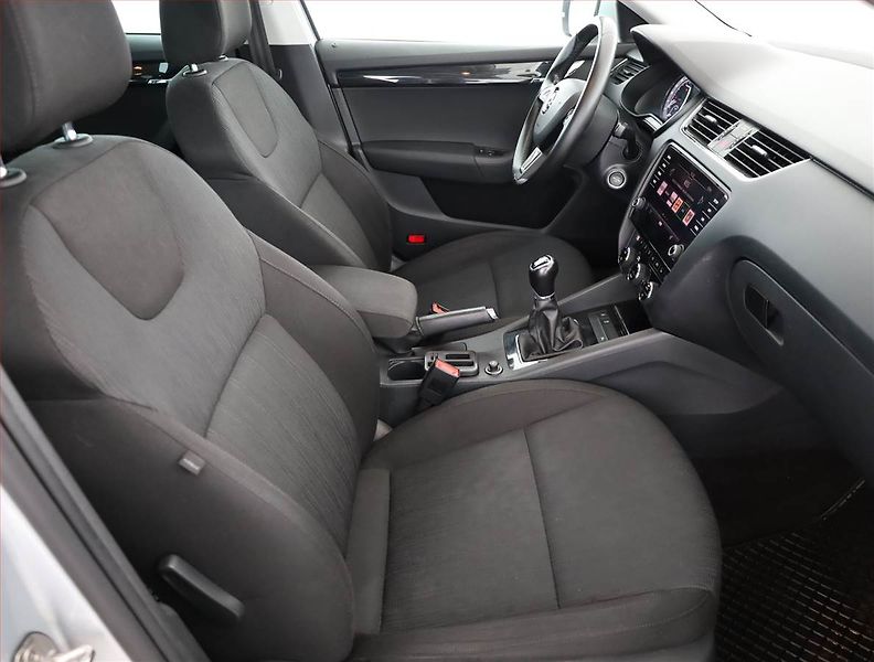 Škoda Octavia (2018) 2.0 TDI, Tempomat - fotka 7 z 20