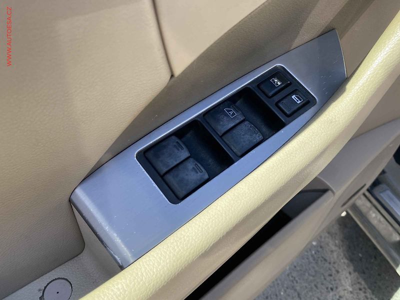 Nissan Murano (2005) 3.5i 4x4, ČR, AT, navi, xenon - fotka 13 z 17