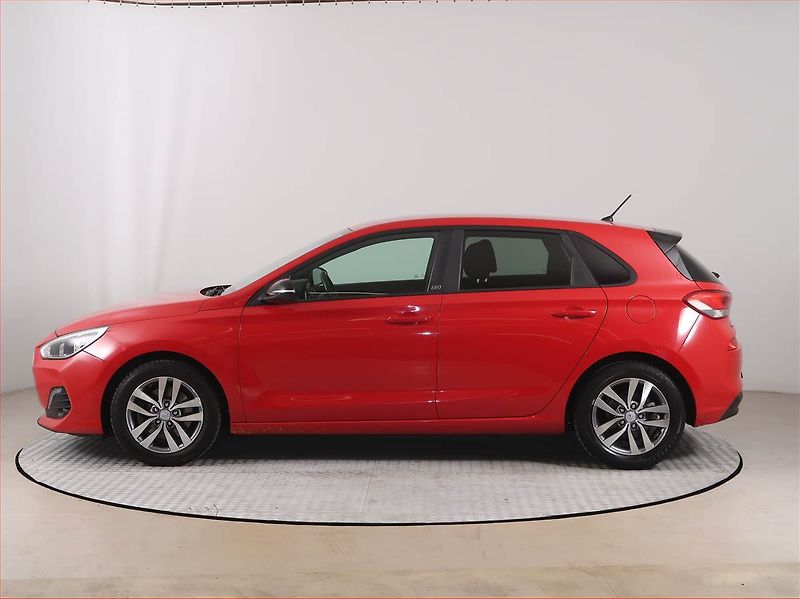 Hyundai i30 (2018) Go! 1.4 CVVT, Serv.kniha - fotka 3 z 17
