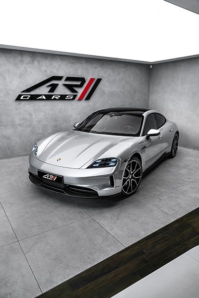 Porsche Taycan 4 Sport Chrono Pano - fotka 8 z 24