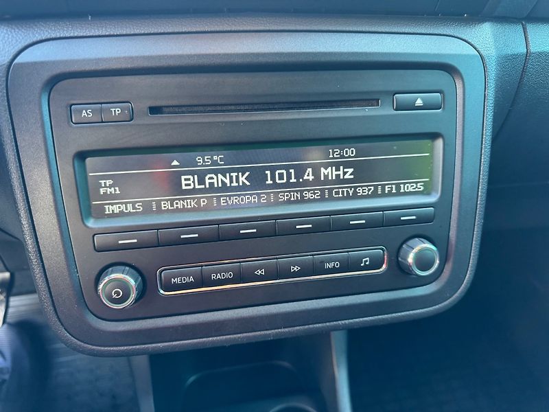 Škoda Roomster (2014) 1.2 TSI 63kW Black edition - fotka 15 z 42