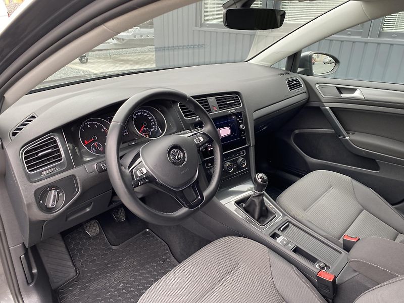 Volkswagen Golf 1.4 TSI 92kW-1xMAJ.-LED- ACC - fotka 16 z 44