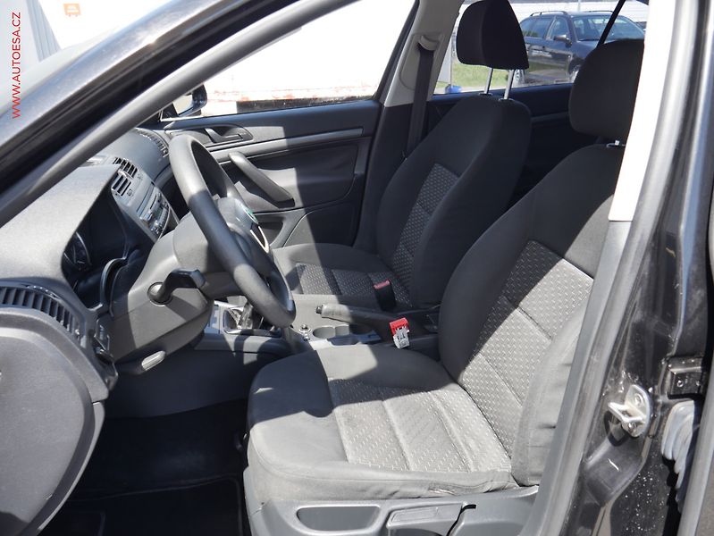 Škoda Octavia (2009) 1.6MPi, 1.maj,ČR, AC, park - fotka 9 z 15