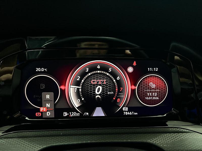 Volkswagen Golf GTI Clubsport 2.0 TSI 221 kW  - fotka 19 z 43