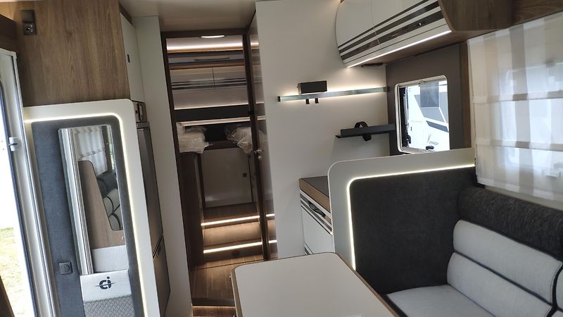 CI Caravans International (2026) MAGIS 87 INTEGRAL 2x skladem - fotka 12 z 27