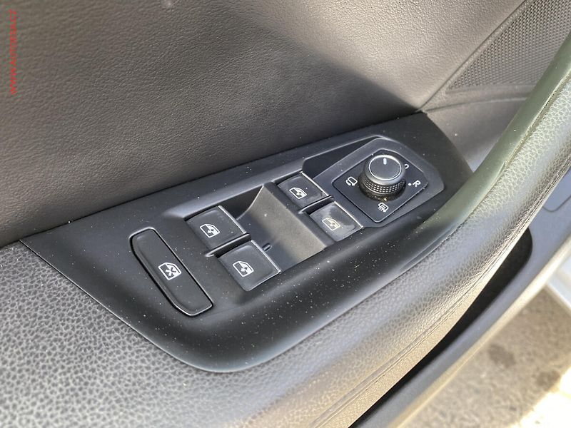 Volkswagen Passat (2019) 2.0 TDi, Highline, DSG, +ALU - fotka 13 z 20