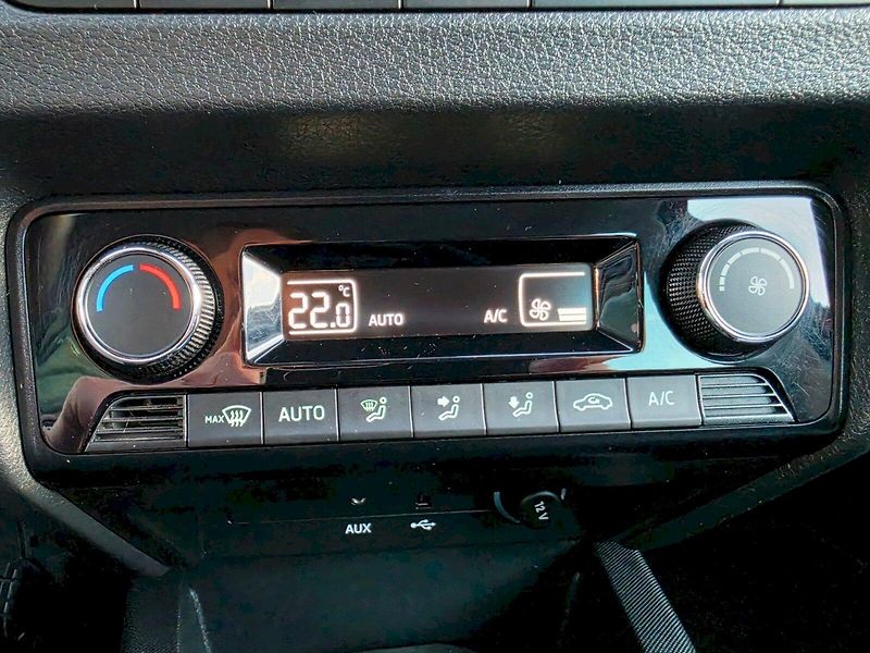 Škoda Fabia (2016) 1,2TSI 66KW STYLE*REZERVACE - fotka 14 z 29