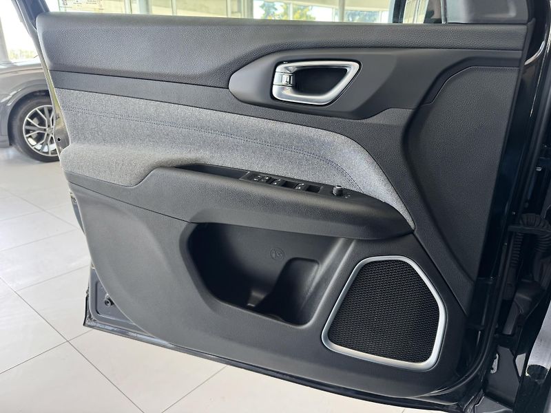 Jeep Compass 1,3T 4xe*AWD*FACELIFT*Kam*DPH - fotka 26 z 34