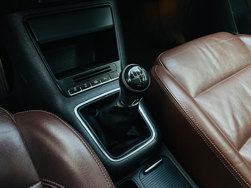 Volkswagen Tiguan 2.0TDI MANUÁL SENZORY 1MAJITEL - fotka 37 z 49