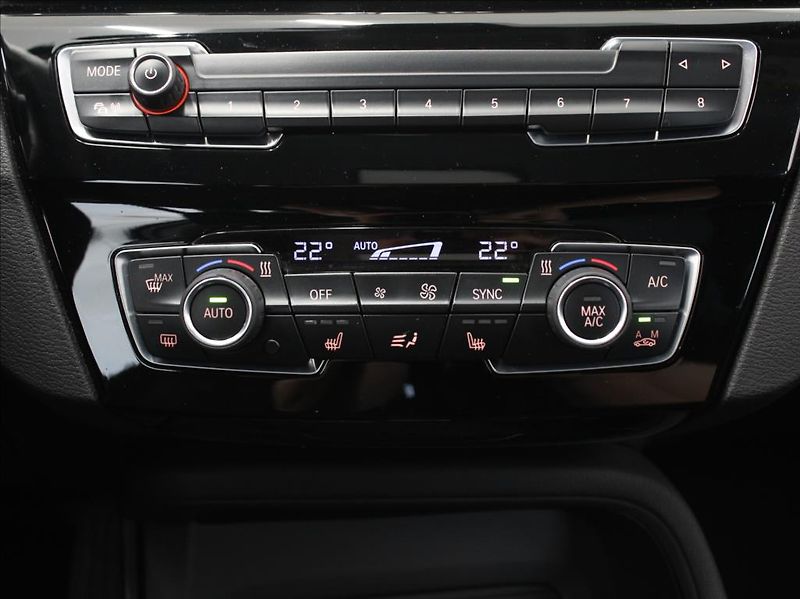 BMW X1 2,0 18d xDrive 115tkm.2.maj.ČR - fotka 15 z 24