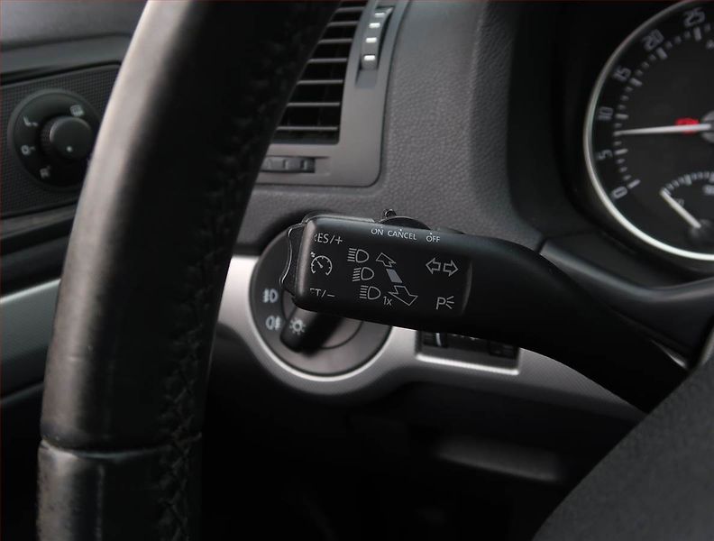 Škoda Octavia (2012) Elegance 2.0 TDI, Tempomat - fotka 17 z 19