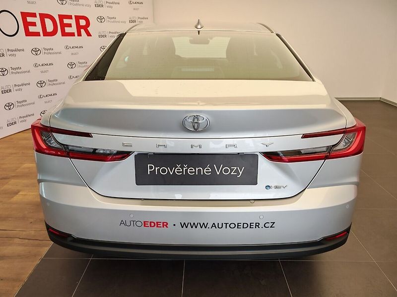 Toyota Camry 2.5 Hybrid Prestige - fotka 5 z 37