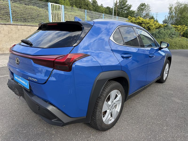 Lexus UX 250h 2,0i 112kW hybrid automat navi - fotka 3 z 22