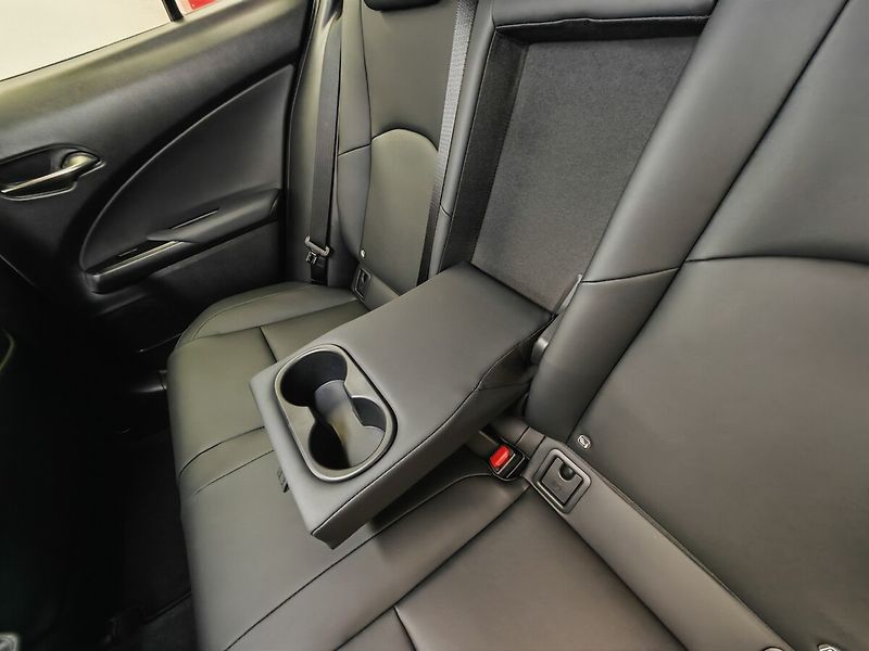 Lexus UX 300h 300h 4x2 F Sport Design - fotka 21 z 40