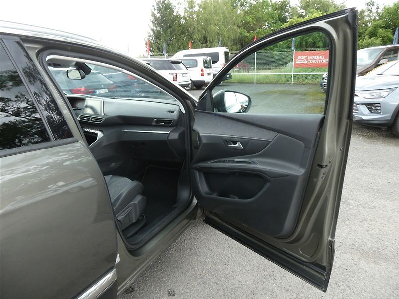 Peugeot 5008 2,0 HDi 110kW Allure serviska - fotka 23 z 41