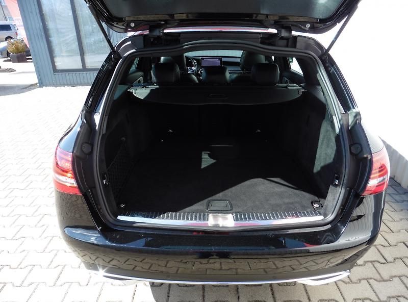 Mercedes-Benz Třídy C 220d 4Matic Avantgarde, Navi, - fotka 8 z 20