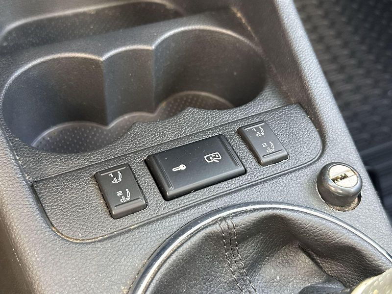 Škoda Roomster (2011) 1.2 TSI Ambition - fotka 15 z 24