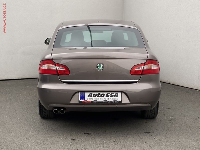 Škoda Superb (2012) 2.0 TDi, Ambition - fotka 5 z 17