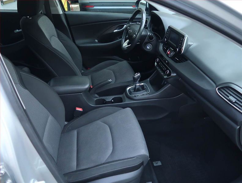 Hyundai i30 (2017) 1.0 T-GDI, ČR,1.maj, Tempomat - fotka 9 z 19