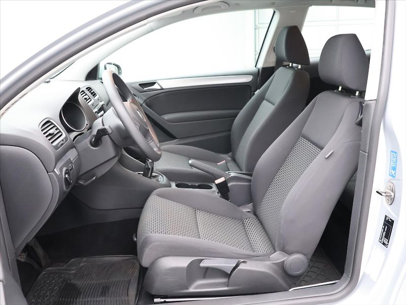 Volkswagen Golf 1,4 16V 59kW Klima Trendline - fotka 11 z 27