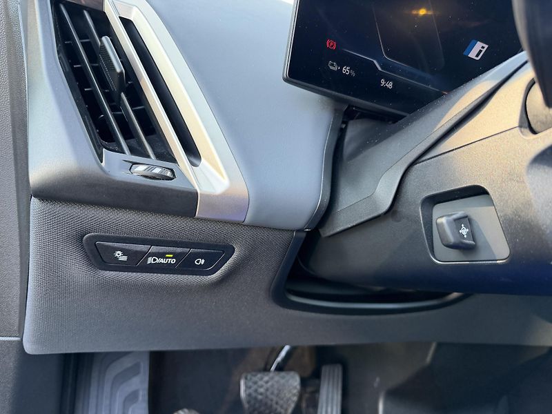 BMW iX xDrive40 SPORT H&K SkyLounge - fotka 31 z 33