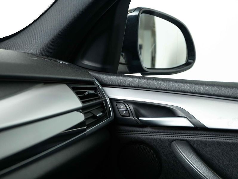 BMW X5 xDrive30d - fotka 16 z 23