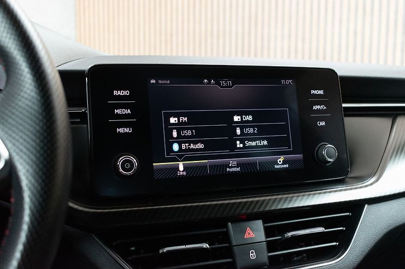 Škoda Kamiq 1.0 TSI MonteCarlo*TAŽNÉ*ČR 1M - fotka 29 z 44