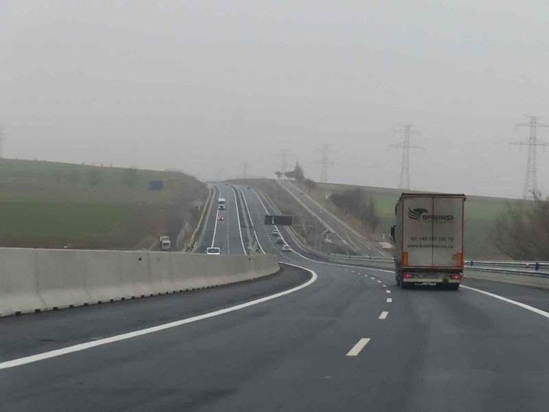 Dvě protilehlé odpočívky mezi sjezdy na Mirotice a Lety patří mezi nejmodernější a největší. Čerpačky jsou prý i technologicky nejvyspělejší v Čechách.