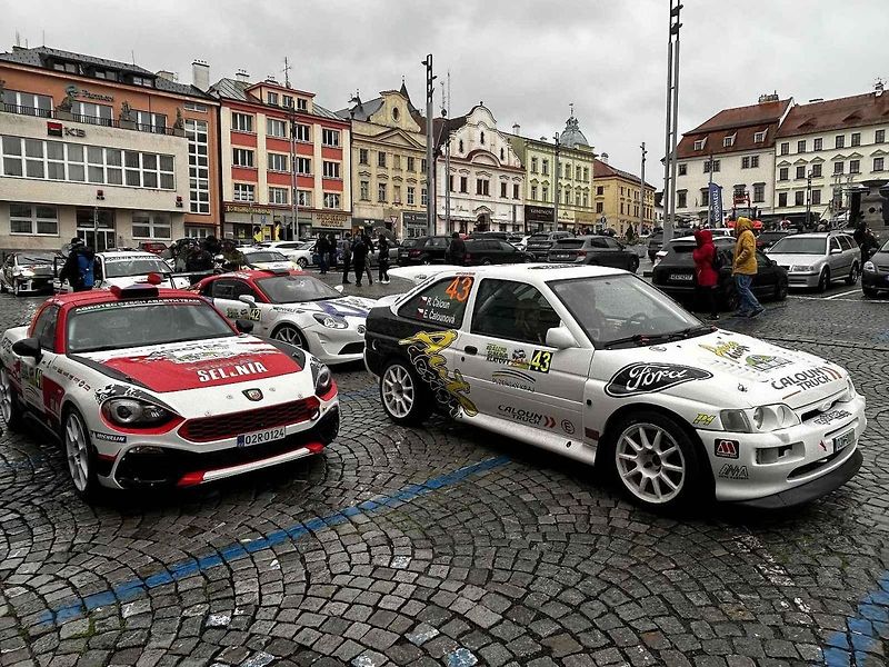Tragédie, která se odehrála v rámci 58. ročníku Rallye Šumava, kdy po nehodě zemřela navigátorka Alena Krejčíková (41), nezasáhla jen příznivce rallye, ale její kamarády, jelikož byla na Klatovsku doma.