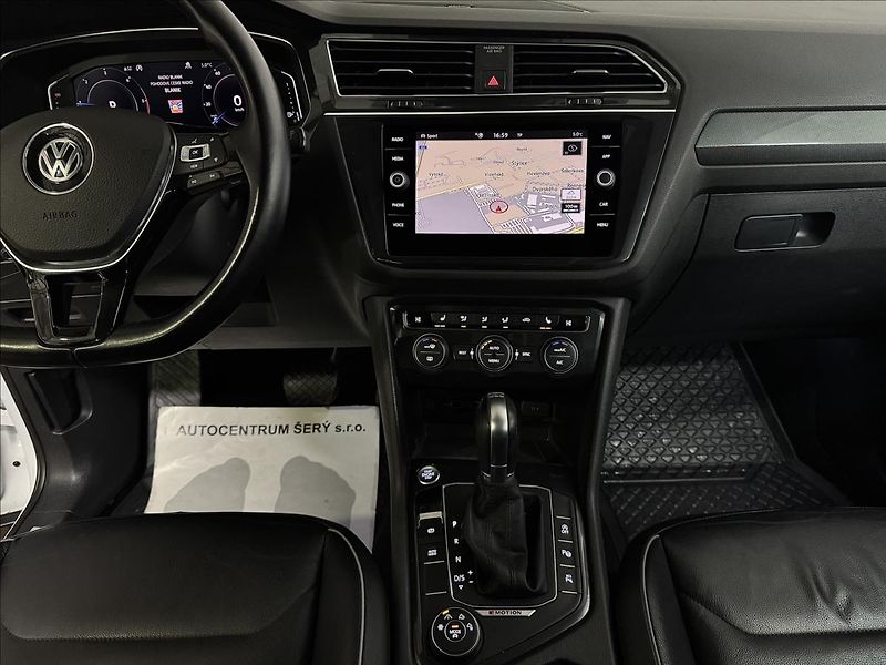 Volkswagen Tiguan Allspace R-LINE 140kW 4M HUD DCC LED - fotka 19 z 52