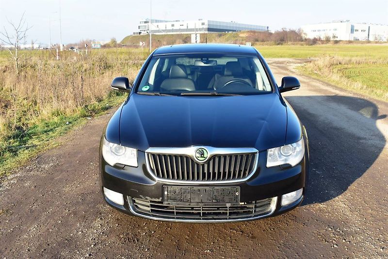 Škoda Superb 2,0 TDI SERVIS STK NOVÉ DSG! - fotka 2 z 19