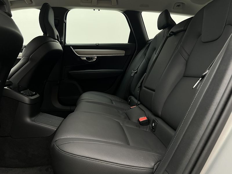 Volvo V90 T6 AWD RECHARGE BRIGHT PLUS  - fotka 6 z 46