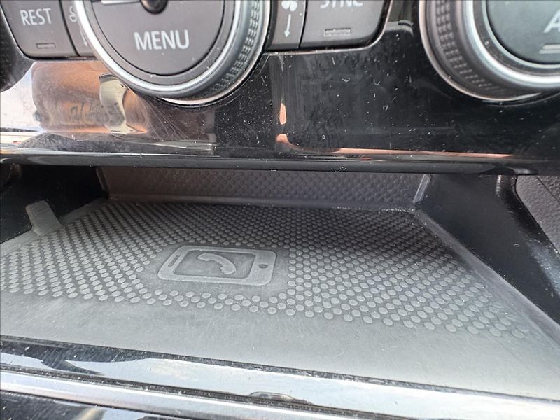 Volkswagen Passat 2,0 TDi140kW,Matrix,ACC,Kamera - fotka 17 z 45