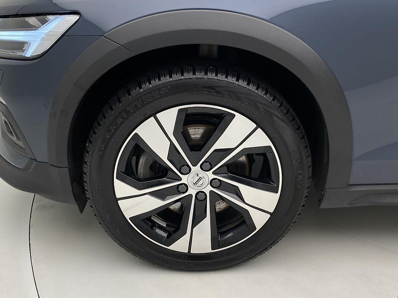 Volvo V60 CC B4 AWD BRIGHT PLUS AUT CZ - fotka 37 z 48
