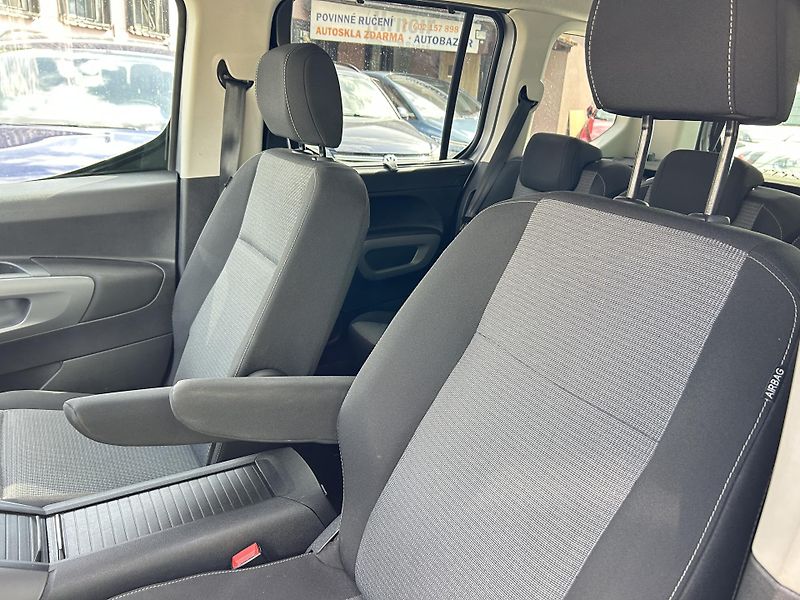 Toyota ProAce City Verso (2022) 1.2i96KW automat - fotka 12 z 26