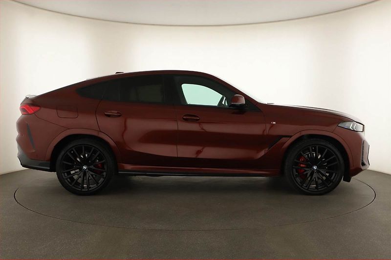 BMW X6 (2025) xDrive30d, M PAKET, VZDUCH - fotka 6 z 20