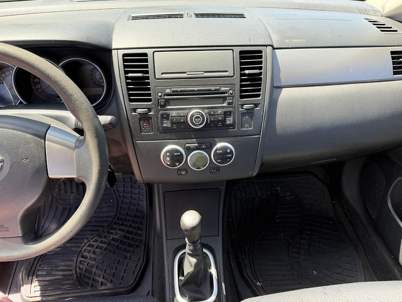 Nissan Tiida 1.8i - fotka 17 z 20