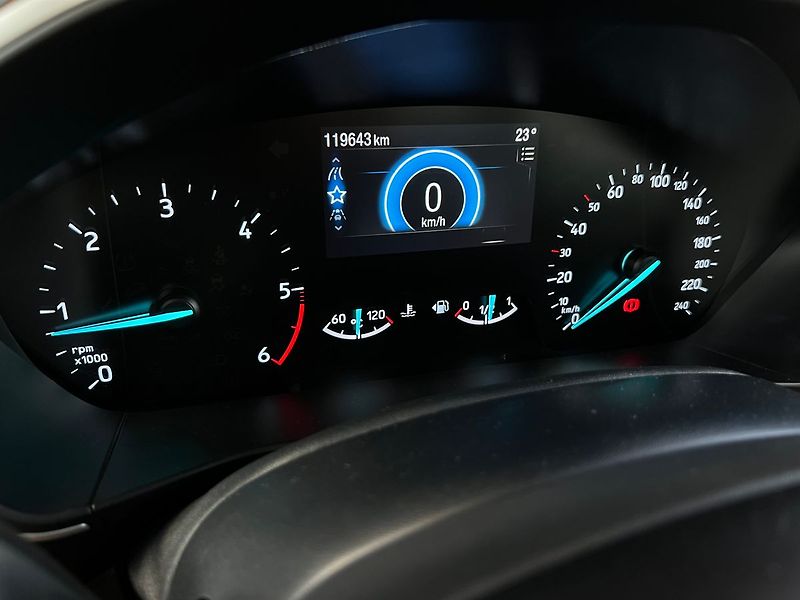 Ford Focus (2021) 1.5TDCi TITANIUM  88kW - fotka 26 z 49
