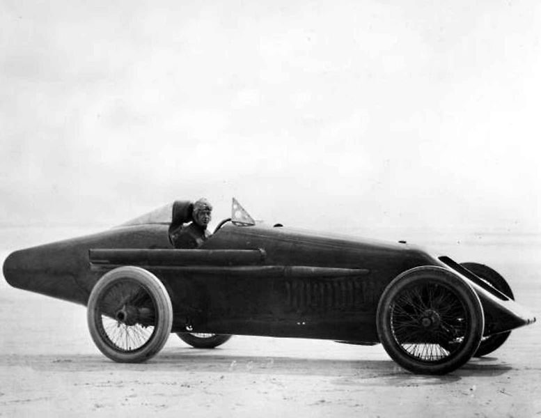 Vůz Duesenberg Model J z roku 1934. Foto: Wikimedia Commons, Jay Cross, CC BY 2.0