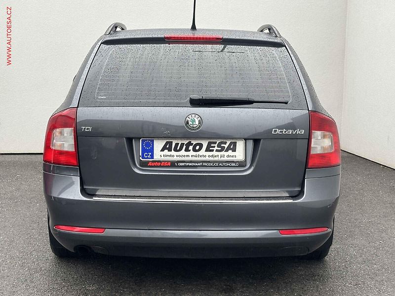 Škoda Octavia (2012) 1.6 TDi, ČR, AC - fotka 5 z 15