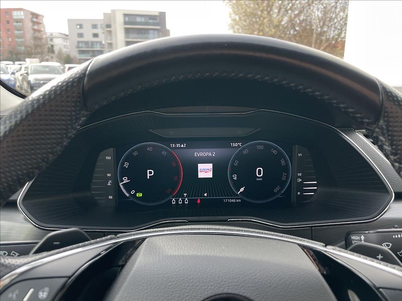 Škoda Superb 2,0 TDI DSG Combi Style Extra - fotka 9 z 24