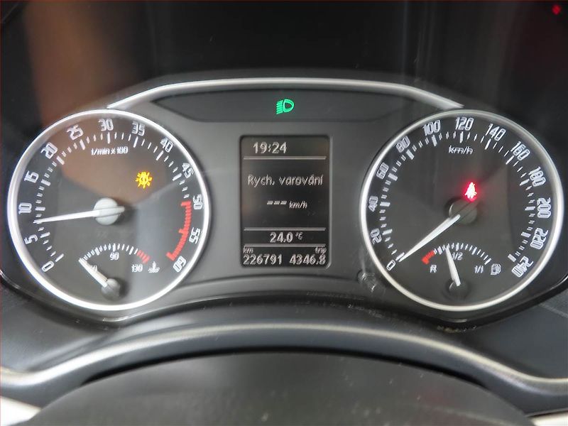Škoda Octavia (2011) 1.6 TDI - fotka 11 z 12