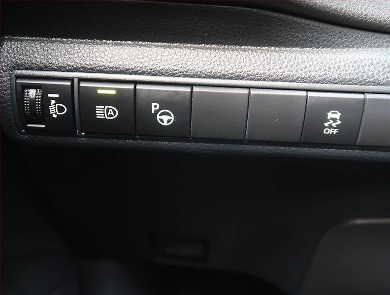 Toyota Corolla (2021) 2.0 Hybrid - fotka 24 z 27