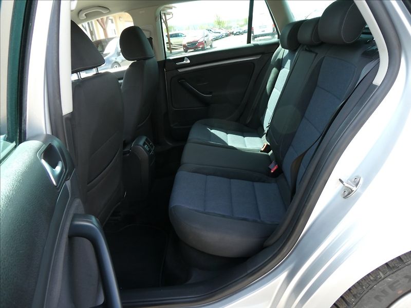 Volkswagen Golf 1,4 TSi 90kW STYLE - fotka 21 z 43