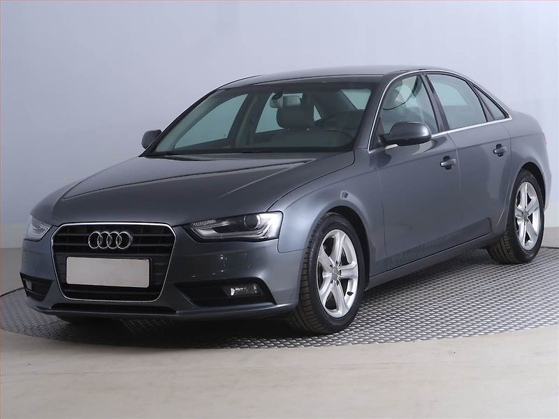 Audi A4 (2013) 2.0 TDI, Bi-Xenony, Tempomat - fotka 2 z 19