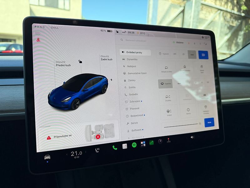 Tesla Model 3 Long Range AWD REZERVACE - fotka 19 z 41