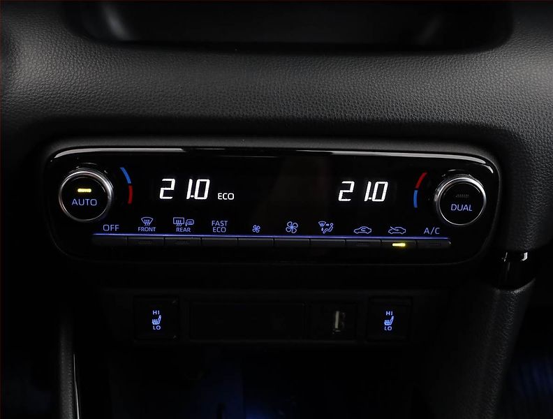 Toyota Yaris (2021) Tokyo Edition 1.5 Hybrid - fotka 14 z 19