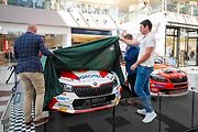 Výstava závodních aut Škoda v OC Olympia.