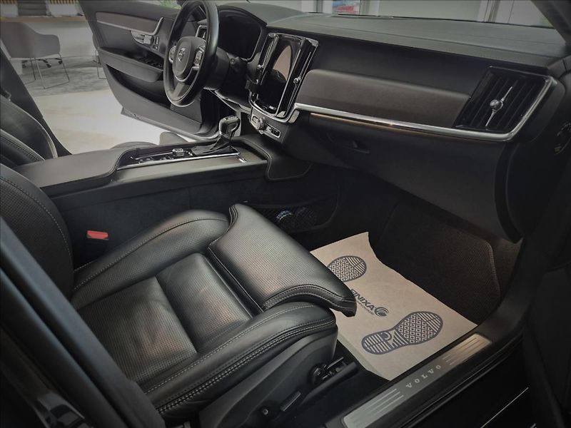 Volvo V90 CC D5 AWD Drive-E Pro POLESTAR - fotka 40 z 46